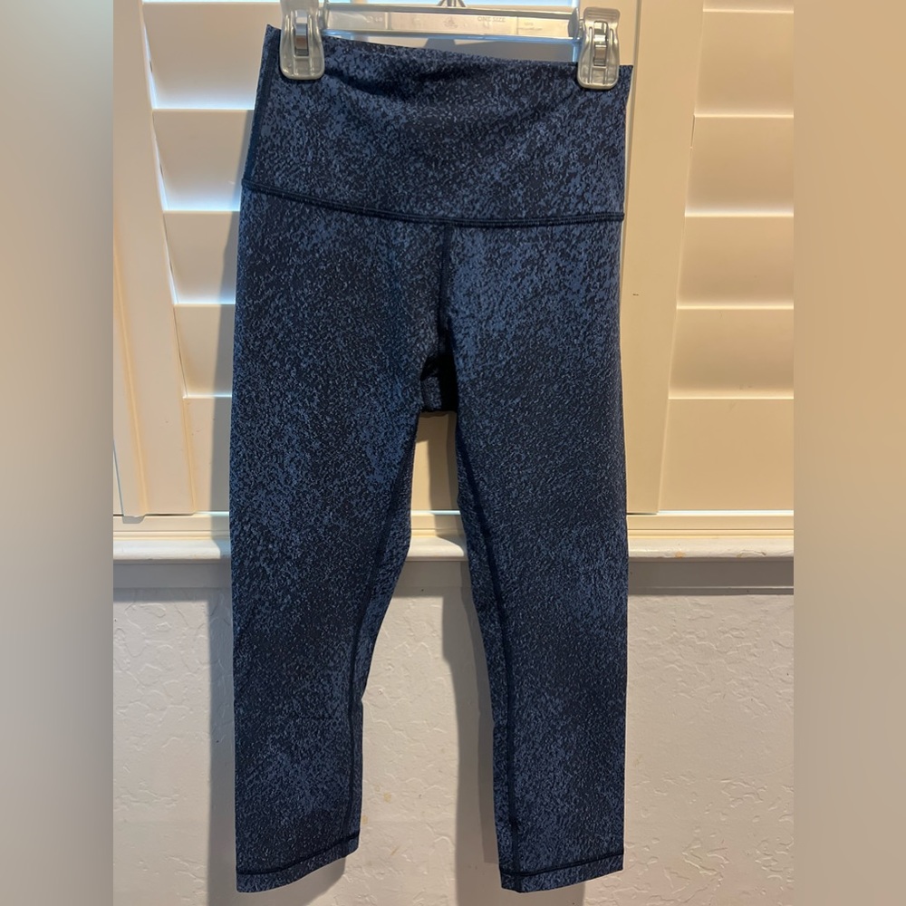 Lululemon caprin in mint condition.